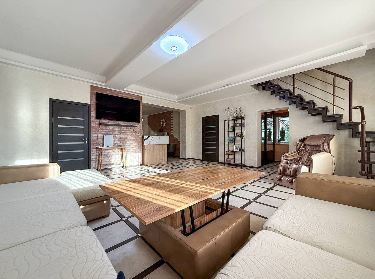 Преміум будинок на Дніпровській, Бородинський, 250 м², 15 соток