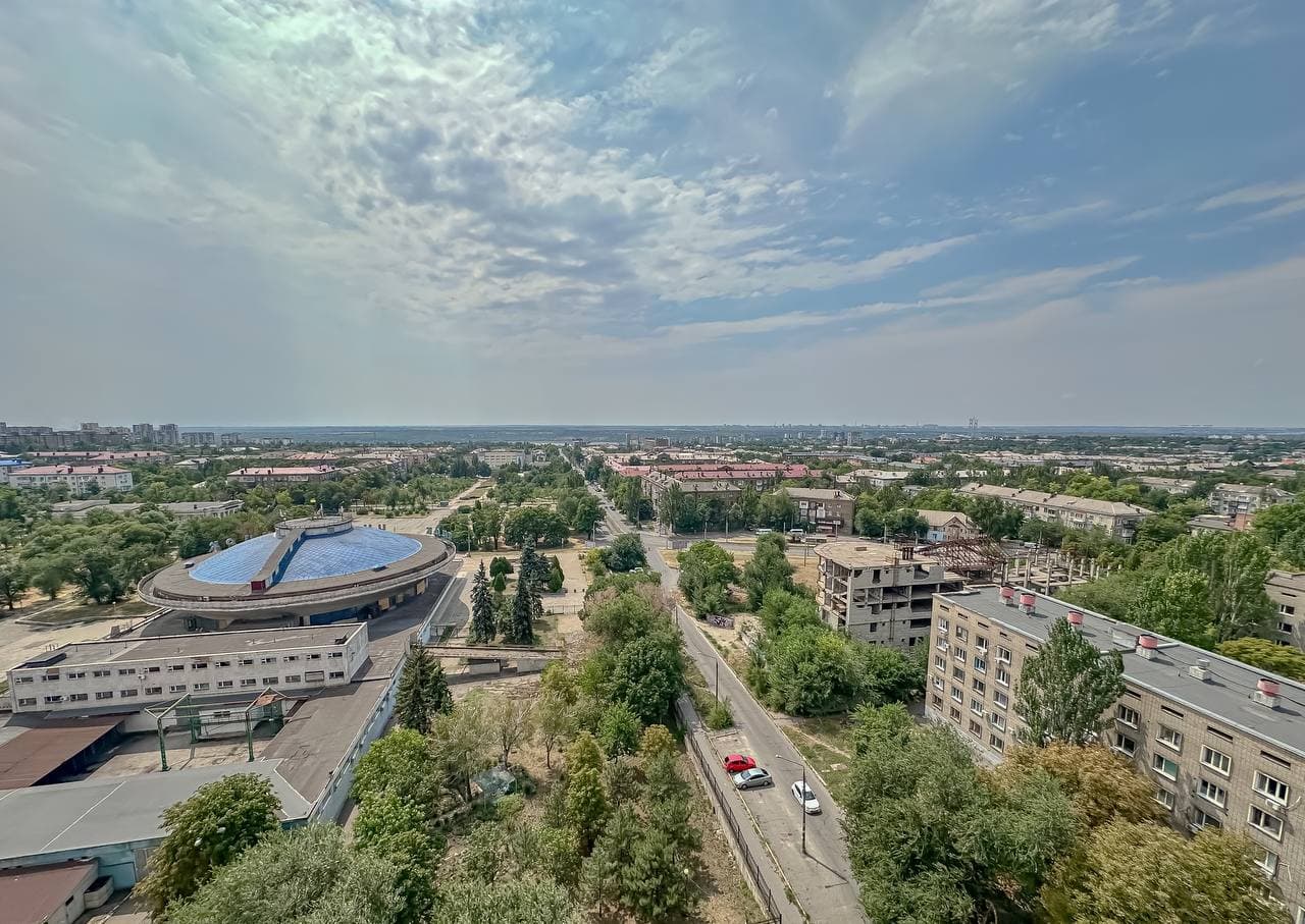 Видова 3-кімн. квартира під ремонт у закритому комплексі!